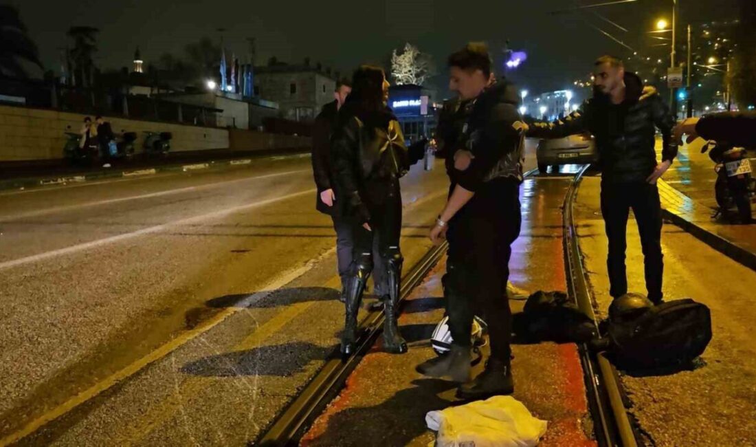 Bursa’da çukurdan su birikintisi diyerek geçmek isteyen motosikletli yere kapaklandı.