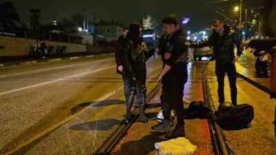 Bursa’da çukurdan su birikintisi diyerek geçmek isteyen motosikletli yere kapaklandı.