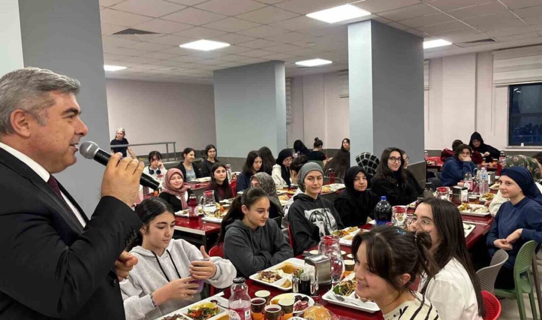Afyonkarahisar İl Milli Eğitim Müdürü Miraç Sünnetci, katıldığı iftar programında