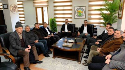 Erzincan Ticaret ve Sanayi Odası Başkanı Ahmet Tanoğlu, meclis üyeleriyle