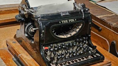 1898 yılı yapımı tarihi daktilo, Elazığ’da Kent Müzesi’nde sergilenerek ziyaretçilerin