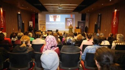 İzmir’de düzenlenen bir söyleşide, kadınlarda sıklıkla görülen ve şiddetli ağrılara