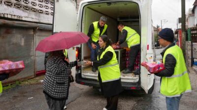Mersin’in Tarsus ilçesinde, olumsuz hava koşulları nedeniyle kent meydanında kurulması