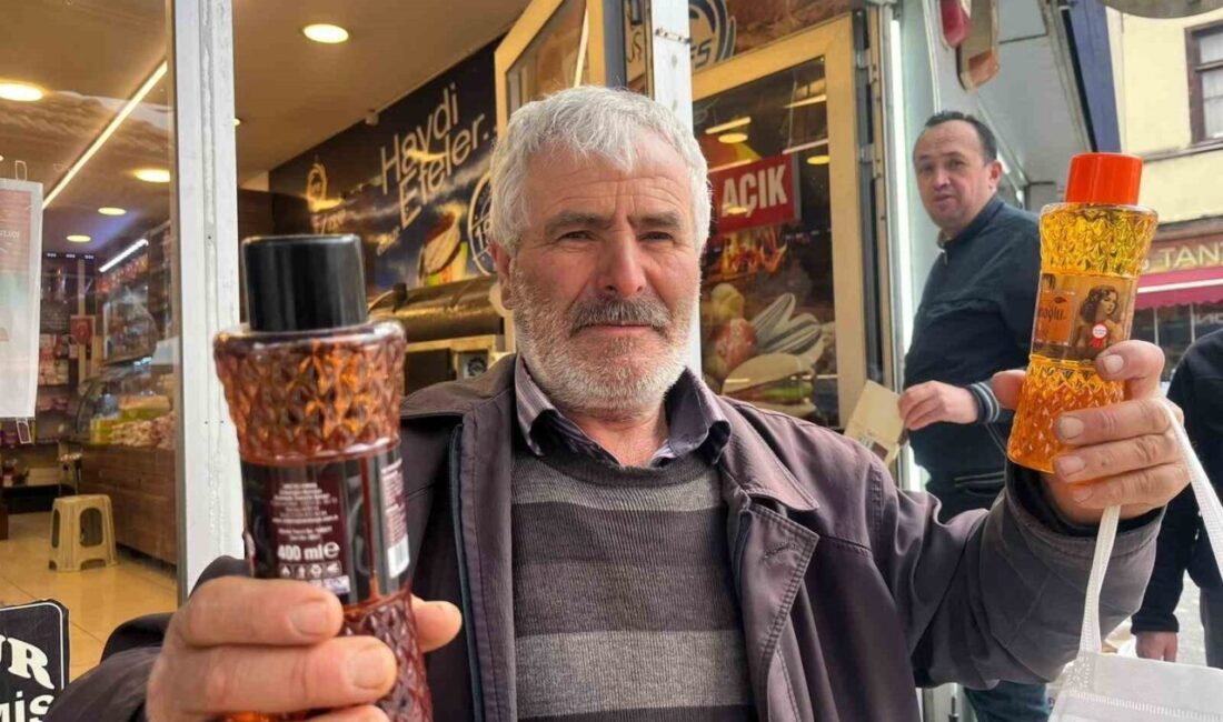 Kütahya’nın Tavşanlı ilçesinde Ramazan Bayramı arefesinde çarşı pazarda bayram alışverişi