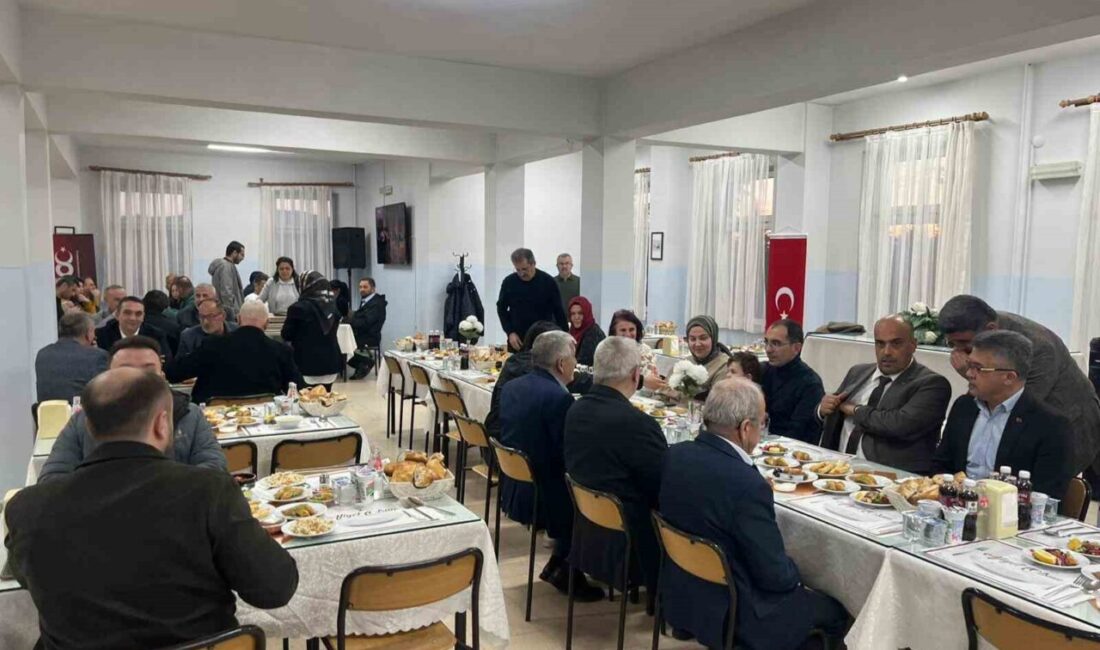 Kütahya’nın Tavşanlı ilçesinde sanayiciler, protokol üyeleri ve eğitimciler, Milli Eğitim