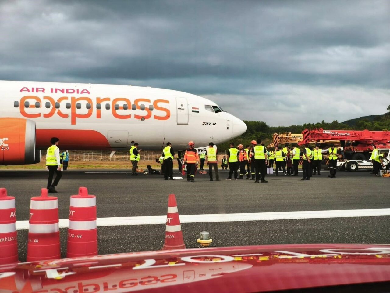 Tayland’da Phuket Uluslararası Havalimanı’nda Hindistan’dan gelen bir yolcu uçağının yaptığı