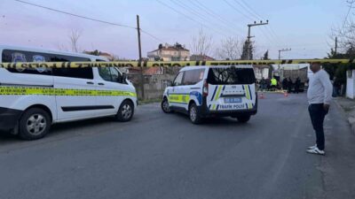 Tekirdağ’ın Hayrabolu ilçesinde kamyonun altında kalan bir kadın hayatını kaybetti.