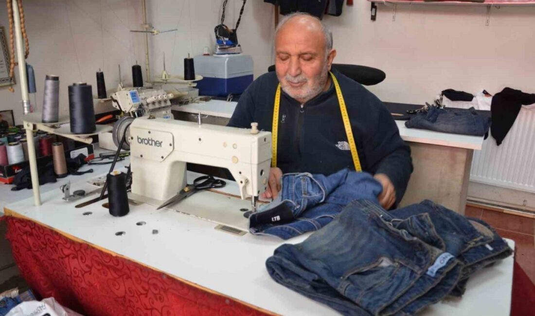 Erzincan’ın Tercan ilçesinde Ramazan Bayramı öncesi terzilerde yoğunluk yaşanıyor. Bayrama