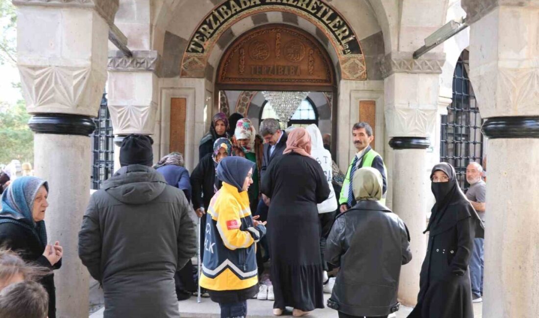 Ramazan Bayramı arifesinde Erzincan’daki Terzibaba Mezarlığı ziyaretçilerle doldu. Bayram öncesinde