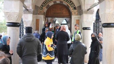 Ramazan Bayramı arifesinde Erzincan’daki Terzibaba Mezarlığı ziyaretçilerle doldu. Bayram öncesinde