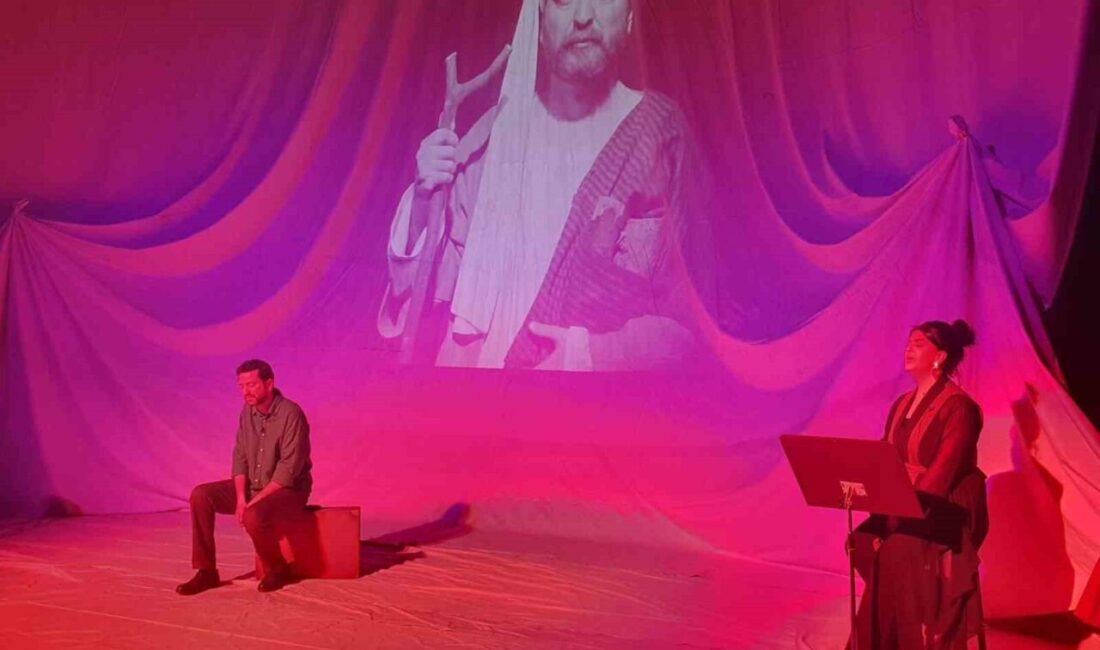 Anadolu Üniversitesi Tiyatro Anadolu ekibinin sahnelediği “Aşk Neyledi Yunus” adlı