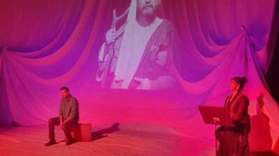 Anadolu Üniversitesi Tiyatro Anadolu ekibinin sahnelediği “Aşk Neyledi Yunus” adlı