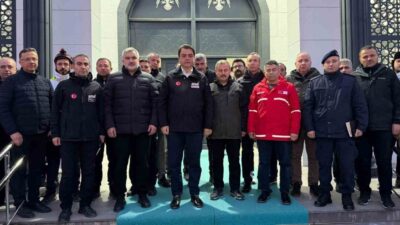 Tokat’ta 5,5 büyüklüğündeki depremin ardından Niksar’da incelemelerde bulunan Tokat Valisi