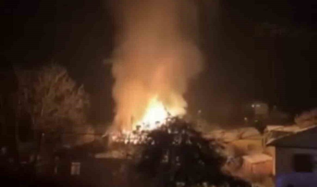 Tokat’ın Erbaa ilçesinde çıkan yangında 2 katlı ev kullanılamaz hale