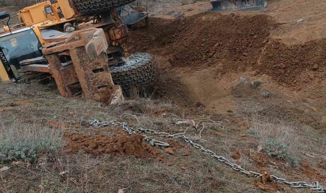 Tokat’ın Yeşilyurt ilçesinde meydana gelen kazada devrilen traktörü kurtarmak isteyen
