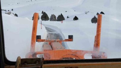 Yoğun kar nedeniyle kapanan Tomarza-Arslantaş ve Tufanbeyli-Ayvat Yolu yeniden ulaşıma