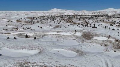 Mersin’de üreticiyi memnun eden yağışlar Toroslar’da obrukları karla doldurdu. Erdemli