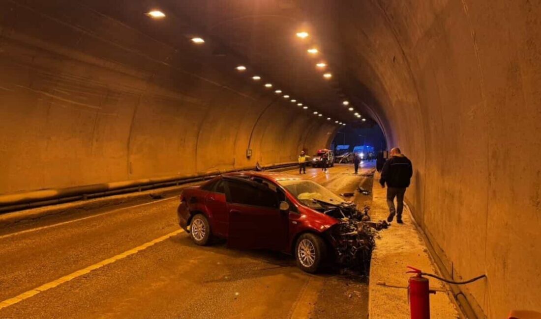 Karabük’te tünel içerisinde iki otomobilin çarpışması sonucu meydana gelen kazada