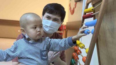 Üç yaşındaki Kırgız çocuk Nuryiğit Maksatbekoğlu, Malatya İnönü Üniversitesi Turgut