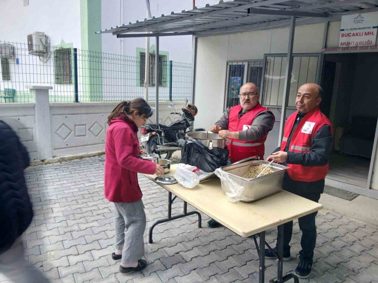 Türk Kızılay Silifke Şubesi, aşevinde günde bin 500 kişiye sıcak