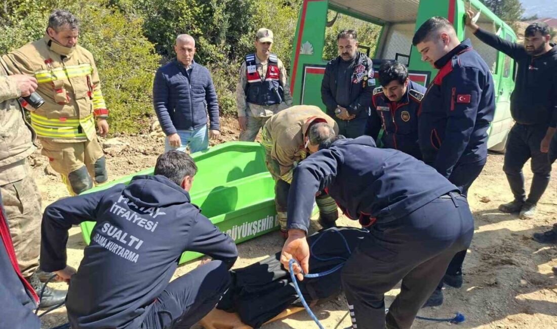 Hatay’ın Samandağ ilçesinde uçuruma yuvarlanan hafriyat kamyonun sürücüsü hayatını kaybetti.