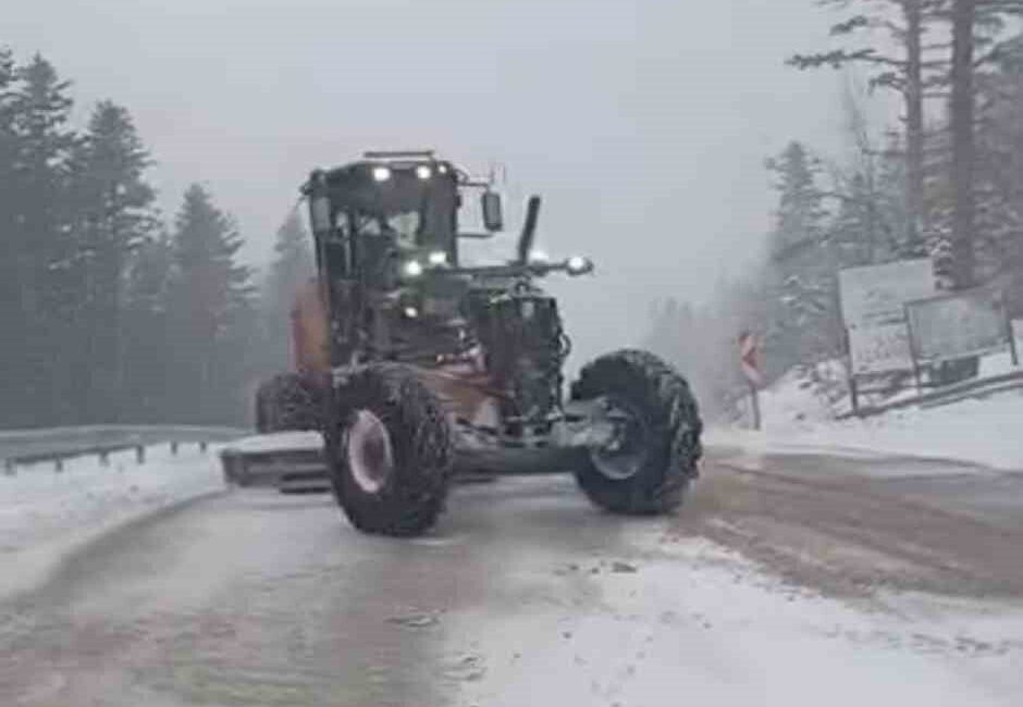 Bursa’da Ramazan Bayramı’nın birinci günü Uludağ’da etkili olan kar yağışı,