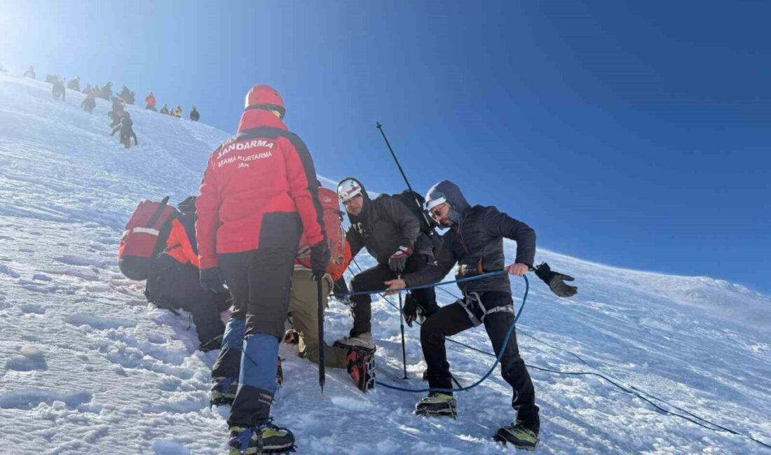 Uludağ’da tırmanış için küçük zirve bölgesine giden ve düşerek yaralanan