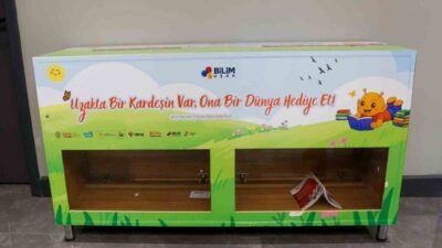 Uşak Belediyesi tarafından başlatılan “Kitap Kumbarası” projesi, Bilim Uşak öncülüğünde