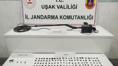 Uşak’ta jandarma ekiplerince düzenlenen operasyonda çok sayıda sikke ve tarihi