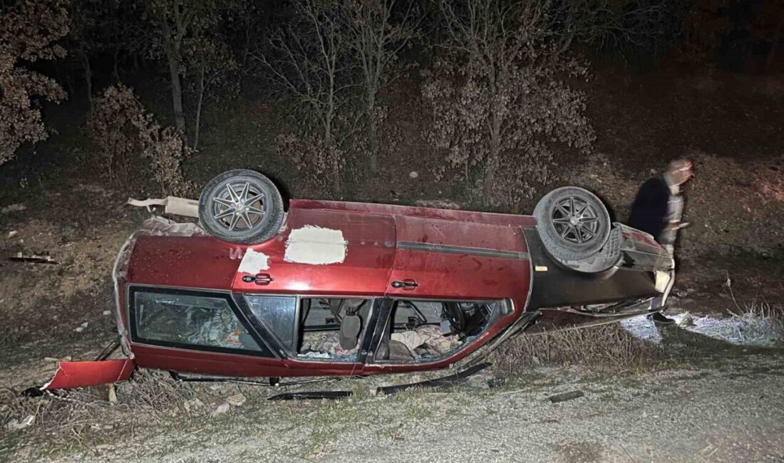 Uşak’ta iki otomobilin çarpışması sonucu meydana gelen kazada 2’si çocuk