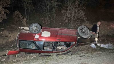 Uşak’ta iki otomobilin çarpışması sonucu meydana gelen kazada 2’si çocuk