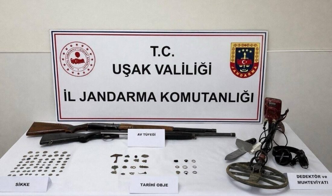 Uşak’ın Banaz ilçesinde jandarma ekiplerince düzenlenen operasyonda çok sayıda sikke