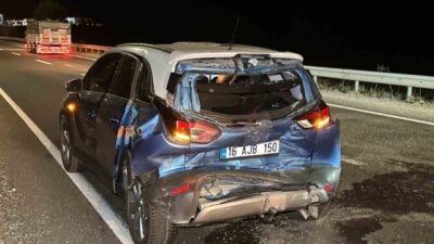 Uşak’ta tırın otomobile arkadan çarpması sonucu otomobil sürücüsü ile otomobilde