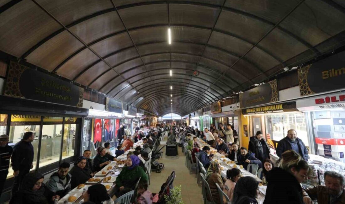 Hatay Valisi Mustafa Masatlı, Uzun Çarşı’da düzenlenen iftar programında esnaf