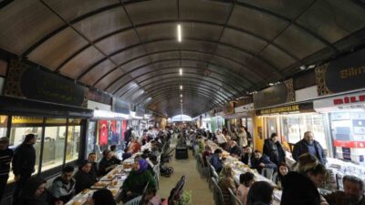 Hatay Valisi Mustafa Masatlı, Uzun Çarşı’da düzenlenen iftar programında esnaf