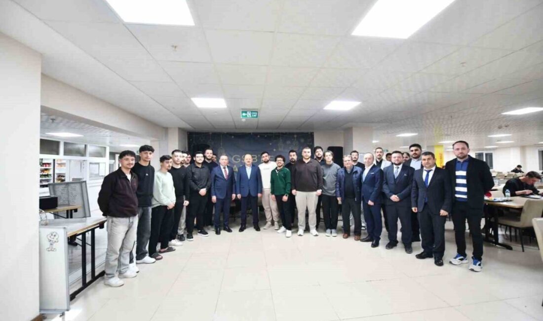 Kastamonu Valisi Meftun Dallı, iftar programında üniversite öğrencileriyle bir araya