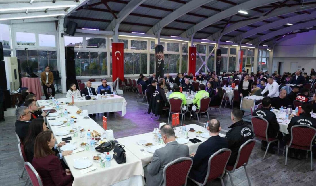 Zonguldak Valisi Osman Hacıbektaşoğlu ve eşi Güney Hacıbektaşoğlu, Polisevi’nde düzenlenen