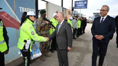 Elazığ Valisi Numan Hatipoğlu, trafik uygulama noktalarını ziyaret ederek jandarma