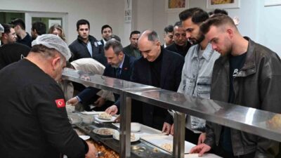 Vali Vahdettin Özkan, Ramazan ayı dolayısıyla düzenlenen iftar programında Manisa