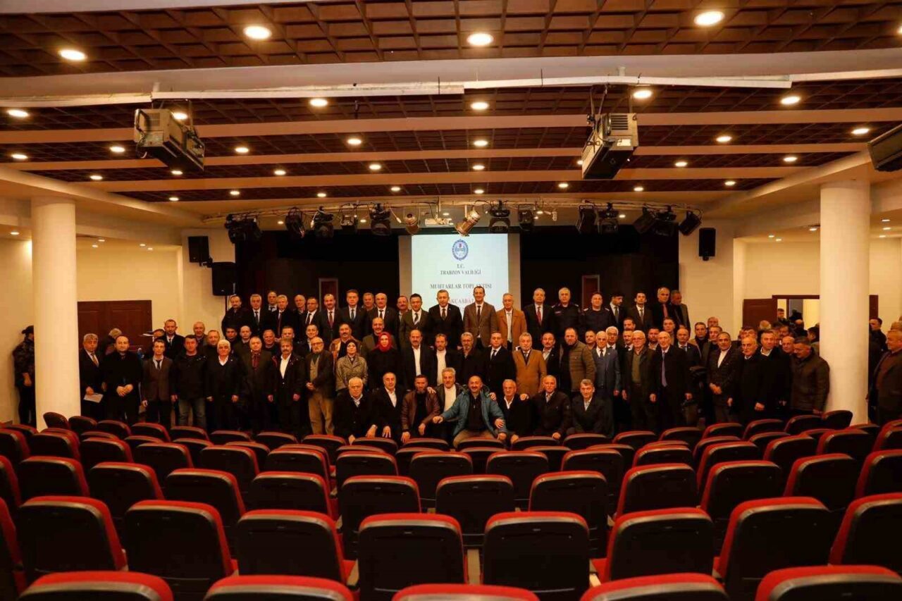 Trabzon Valisi Tahir Şahin başkanlığında düzenlenen Muhtarlar Toplantısı, Akçaabat’ta geniş