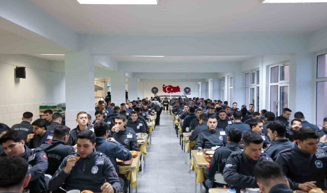 Bilecik Valisi Faik Oktay Sözer, polis adaylarıyla iftarda buluştu. Bilecik