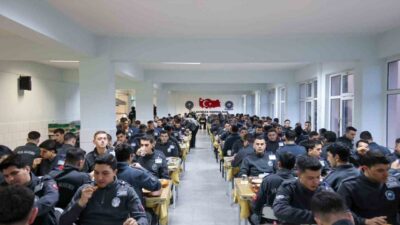 Bilecik Valisi Faik Oktay Sözer, polis adaylarıyla iftarda buluştu. Bilecik