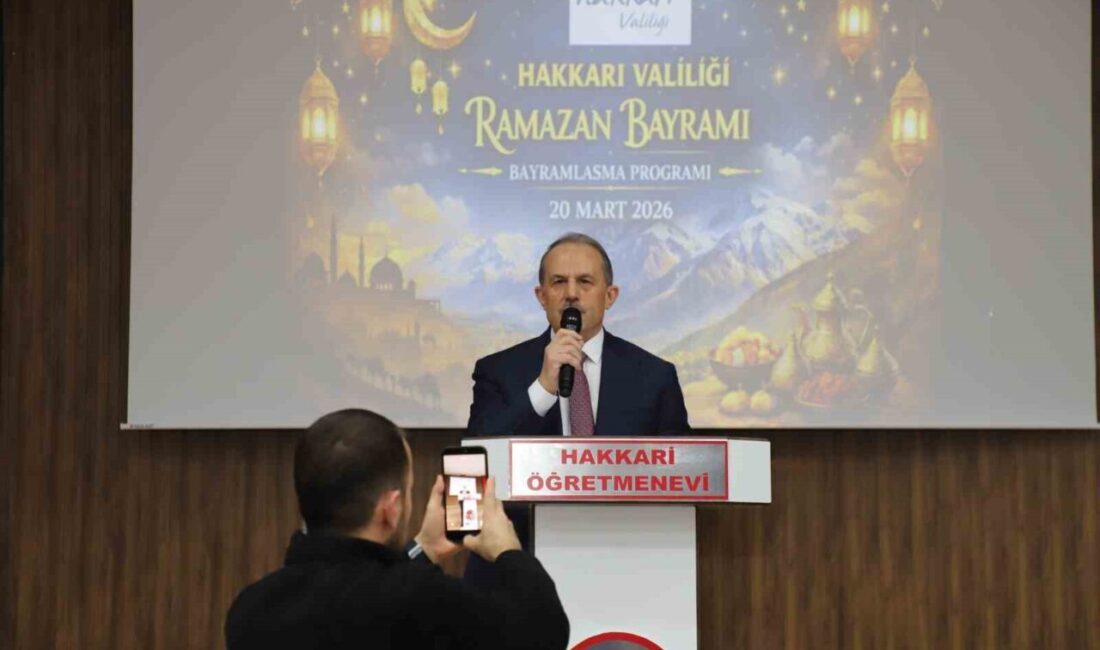 Hakkari’de Ramazan Bayramı dolayısıyla bayramlaşma pragramı düzenlendi. Öğretmenevinde düzenlenen programda