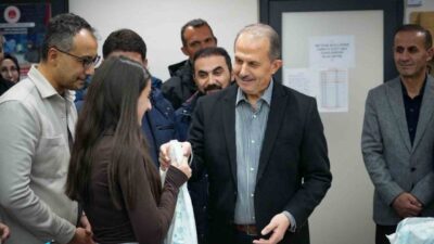 Hakkâri Valisi İbrahim Taşyapan, Diyanet Gençlik Etüt Merkezi’ni ziyaret ederek