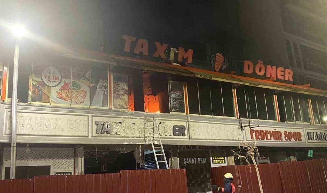 Van’ın İpekyolu ilçesinde bir dönerci dükkânında çıkan yangın paniğe neden