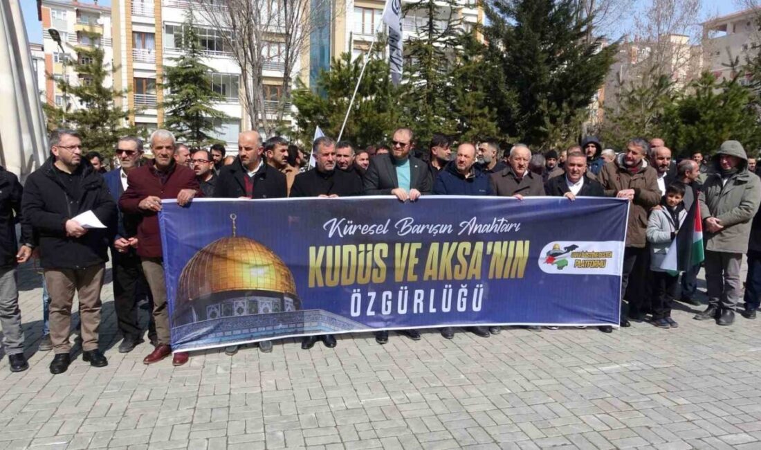 Van’da Ramazan ayının son Cuma günü münasebetiyle düzenlenen “Dünya Kudüs