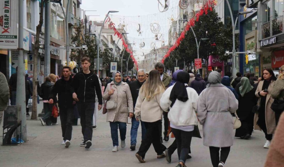 Sakarya’nın Adapazarı ilçesinde Ramazan Bayramı’na sayılı günler kala vatandaşların alışveriş