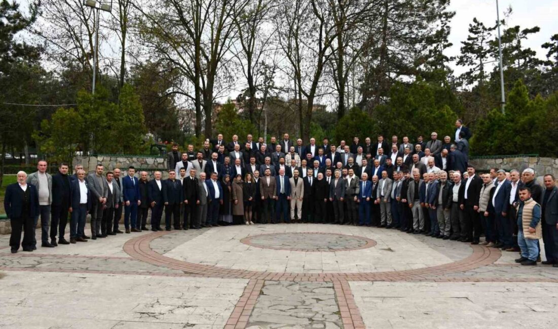 Samsun’un Vezirköprü ilçesinde Ramazan Bayramı dolayısıyla geleneksel bayramlaşma programı gerçekleştirildi.