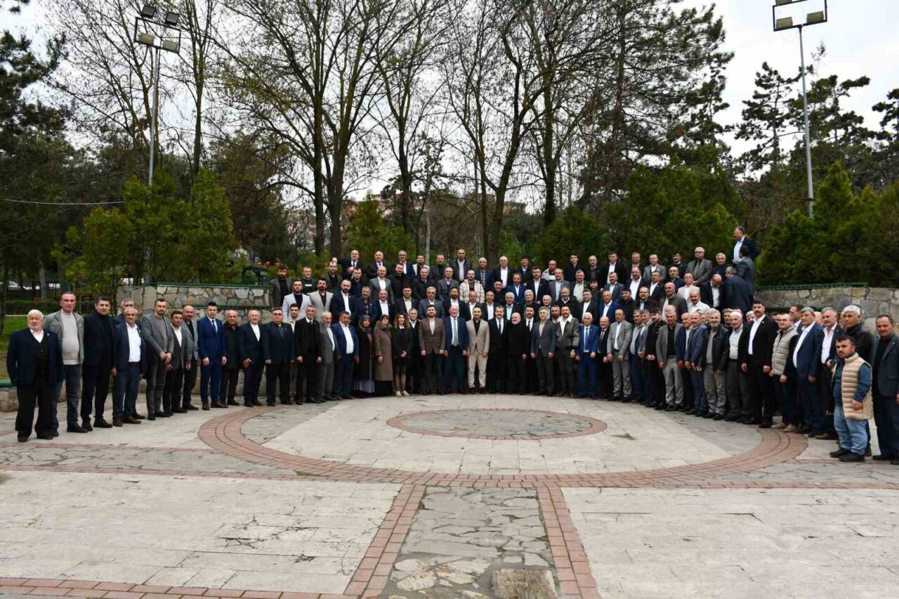 Samsun’un Vezirköprü ilçesinde Ramazan Bayramı dolayısıyla geleneksel bayramlaşma programı gerçekleştirildi.
