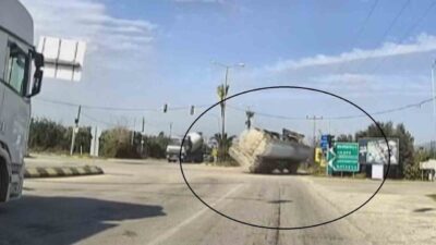 Hatay’da dönüş yaptığı esnada devrilen tankerin portakal bahçesine uçtuğu anlar